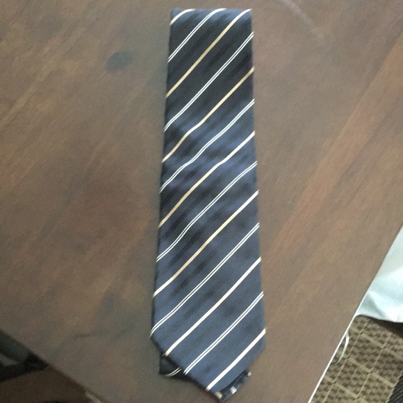Giorgio Armani Other - Giorgio Armani silk tie